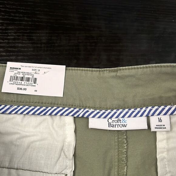 Women's croft & barrow Flat Front Midrise Shorts - Size 16 - Khaki Green - Picture 4 of 6